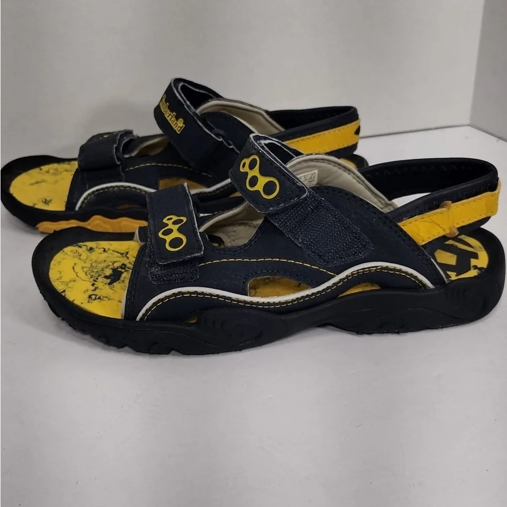 Timberland Black and Yellow Sandals  size 2 pre owned Exellent condition